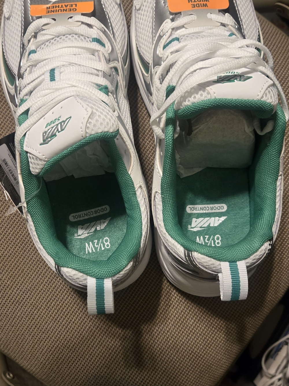 Woman White and Teal Athletic Sneakers--- Sz 8 1/2 Wide...